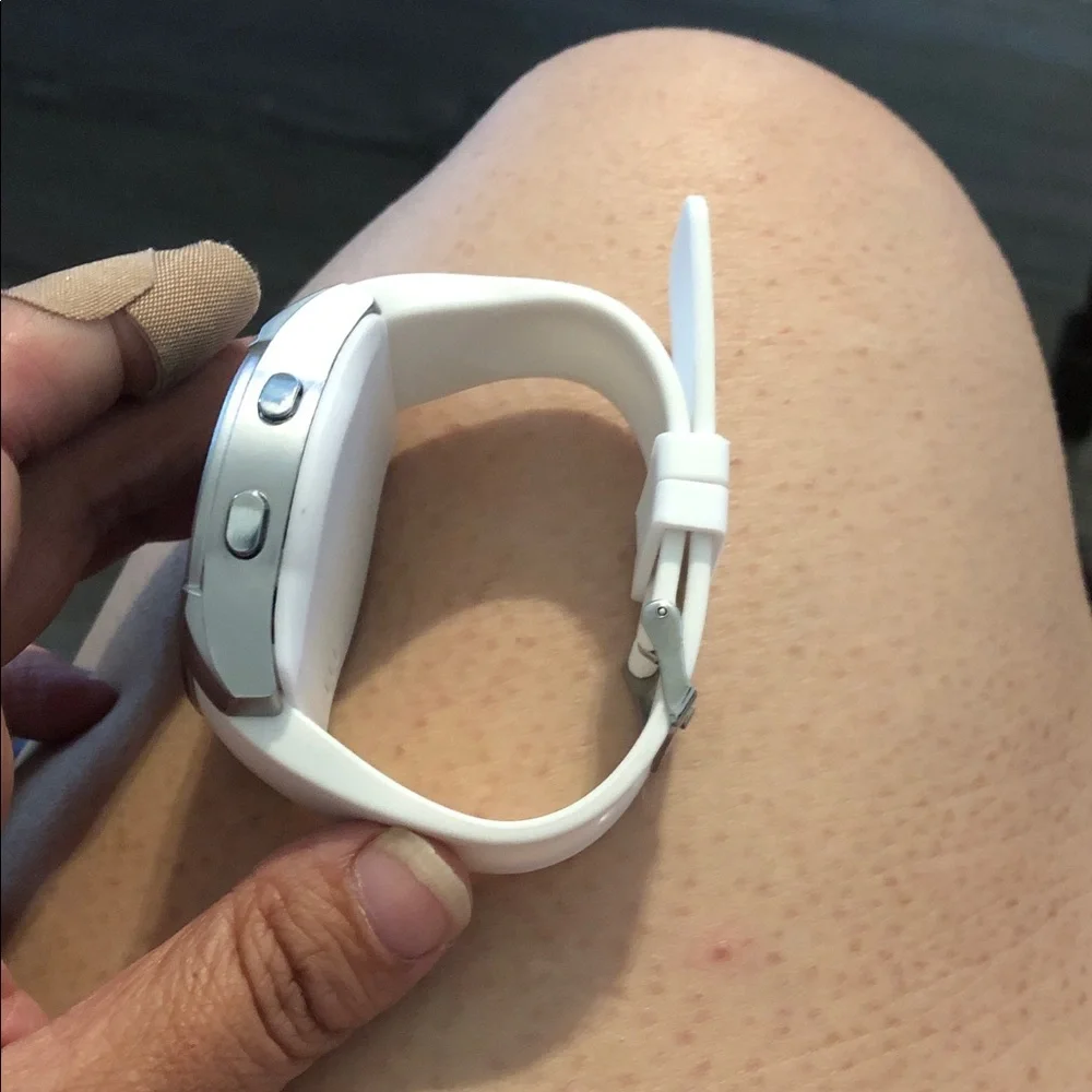 Unbranded White Smartwatch with Silver Bezel - Sleek Wearable
